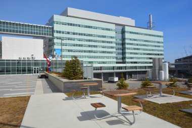 Montreal Canada 04 29 2016: New Mcgill Üniversitesi Sağlık Merkezi (Muhc) ve küçültücüler hastanesi bir eğitim ve devlet hastaneleri ağı