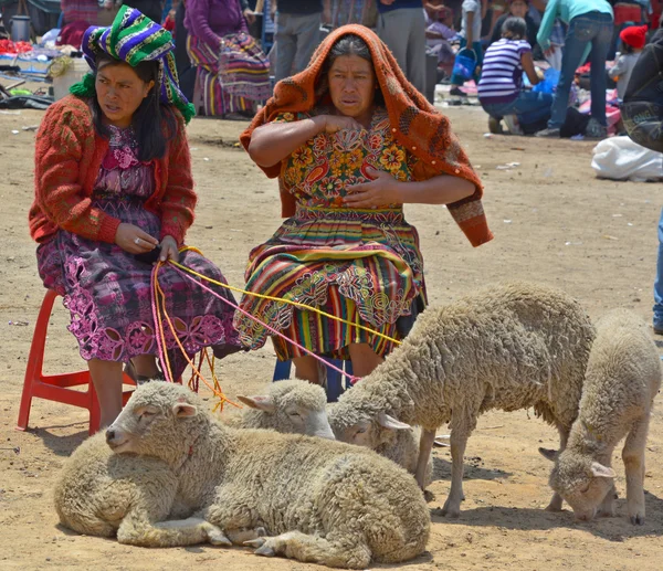 Quetzaltenango Guatemala Nisan 2016 Nsanlar Quetzaltenango Pazarı Satıyor Yerel Pazar — Stok fotoğraf