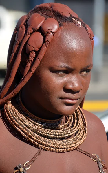 Frau vom Stamm der Himba — Stockfoto