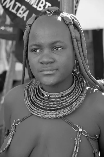 Frau vom Stamm der Himba — Stockfoto