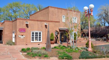 Santa Fe, Nm Usa 21 Nisan: 21 Nisan 2014 tarihinde Santa Fe, Nm. Bugün, Santa Fe 'deki 400 yıllık yapıların çoğu hala ayakta ve çeşitli alanlarda kurulmuştur.