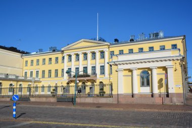 gökyüzü arka plan üzerinde eski bina