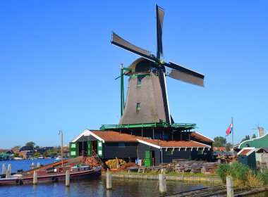 Tarihi yel değirmenleri Hollanda.