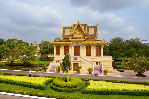 Temple Bouddhiste Avec Parc Vert — Photo