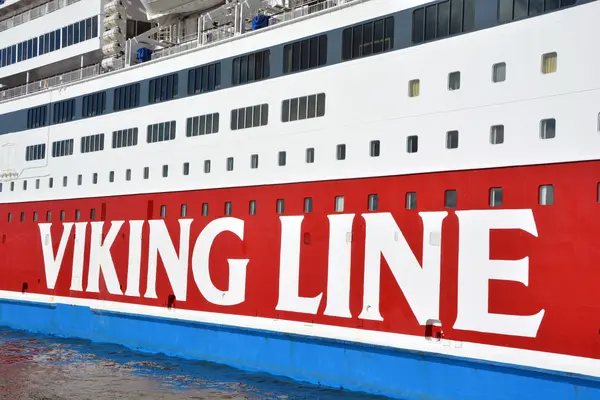 ヘルシンキ フィンランド2015年9月25日 バイキング ライン Viking Line フィンランド アランド諸島 スウェーデン エストニアの間でフェリーやクルーズ船を運航するフィンランドの海運会社 — ストック写真