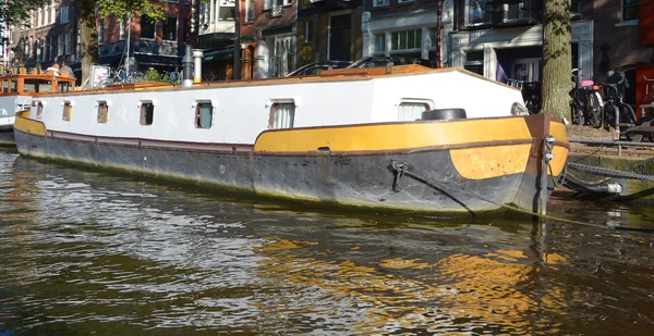 Casas flotantes en Amsterdam — Foto de Stock