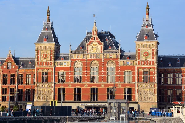 Амстердам Нидерландия Октябрь 2015 Станция Amsterdam Centraal Крупнейшая Железнодорожная Станция — стоковое фото