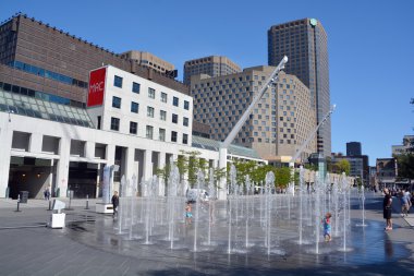 Montreal Canada 09 06: 2015: Montreal Müzesi. Macm, Kanada 'da sadece çağdaş sanata adanmış ilk kurum ve karmaşık Desjardins ise çok amaçlı bir ofis.