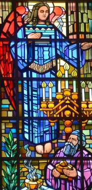 Sherbrooke, Kanada - 29 Ağustos 2015: Saint-Michel Basilica Katedrali 'nin lekeli galss penceresi, Aziz Michael Kilisesi' ne adanmış Roma Katolik küçük bazilikası ve katedrali. 