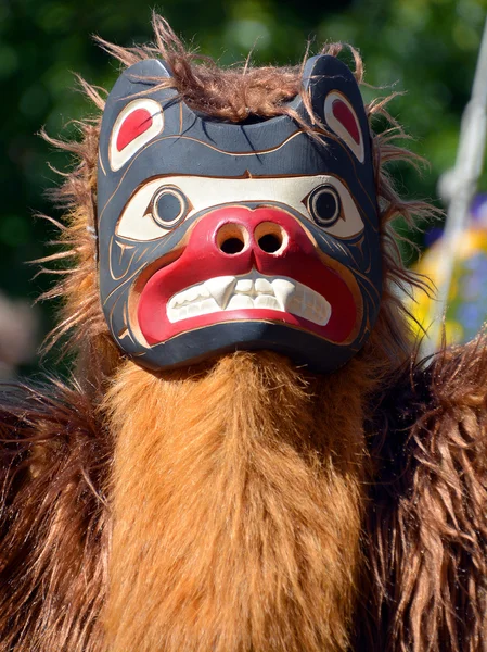 Victoria Canada Června 2015 Indián Tradičním Kostýmu Dřevěné Masce První — Stock fotografie