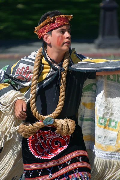 Victoria Canadá Junio 2015 Hombre Indígena Traje Tradicional Las Primeras — Foto de Stock