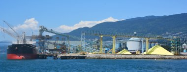 Vancouver Bc Canada 10 Haziran 2015: Kanada 'nın batı kıyısı, Kinder Morganjquery Vancouver Wharves ve Pacific Coast Terminallerine hizmet veren iki sülfür terminali bulunmaktadır.. 