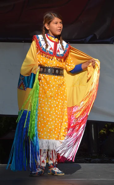 Victoria Canada June 2015 Unidentified Native Indian Girl Traditional Costume — Stock Photo, Image