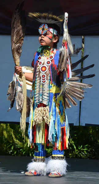 Victoria Canada June 2015 Unidentified Native Indian Child Traditional Costume — ストック写真