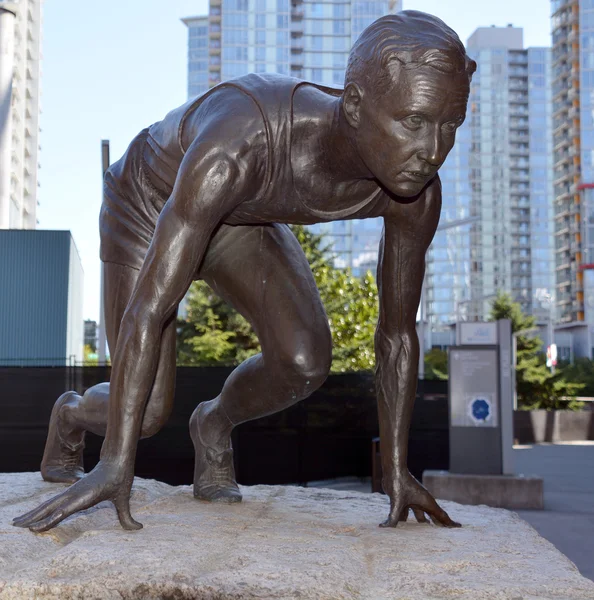 温哥华商城2015年6月27日 奥运会赛跑选手珀西 威廉姆斯雕像 Statue Percy Williams 位于Bc Place Stadium外 1928年荷兰阿姆斯特丹夏季奥运会100米和200米赛跑的获胜者 — 图库照片