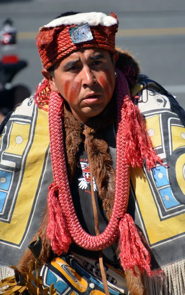 Victoria Canadá Junio 2015 Hombre Indígena Traje Tradicional Las Primeras — Foto de Stock