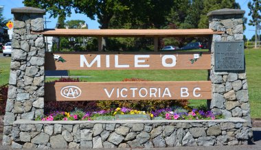 Victoria Bc Canada 23 Haziran 2015: Trans-Kanada Otoyolu, dört batı eyaletinde 1 numaralı otoyol olarak belirlendi ve Victoria, British Columbia 'da (