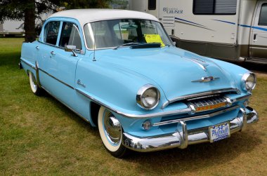 Granby Quebec Kanada Temmuz 29 2013: 1954 Plymouth Belvedere. Plymouth Belvedere, 1954-1970 yılları arasında Plymouth tarafından üretilen bir Amerikan otomobil modelidir..