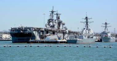 San Diego Ca Usa 04 09 2015: The Uss Boxer (Lhd-4), ABD Donanması 'na bağlı Wasp sınıfı amfibi saldırı gemisi. Bu ismi taşıyan altıncı donanma gemisidir ve adını Hms Boxer 'dan almıştır., 