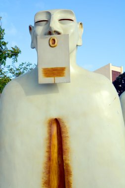 San Diego Ca Usa Nisan 07 2015: Nuetros Silencios or Our Silences, Meksikalı heykeltıraş Jose Rivelino Moreno Valle tarafından yaklaşık bir ton ağırlığında 10 bronz figürden oluşur..