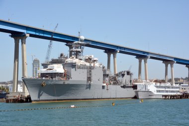 San Diego Ca Usa 9 Nisan 2015 Uss Pearl Harbor (Lsd-52), ABD Donanması 'na bağlı Harpers Ferry sınıfı liman gemisi. İkinci Dünya Savaşı 'nın başladığı Pearl Harbor' un adını aldı..