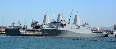 San Diego Ca Usa Nisan 2015: Uss New Orleans (Lpd-18), San Antonio sınıfı bir amfibi nakliye limanı, ABD Donanması 'nın New Orleans, Louisiana şehrinin adını taşıyan dördüncü gemidir.