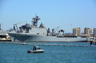San Diego Ca Usa 9 Nisan 2015: Uss Harpers Ferry (Lsd-49), ABD Donanması 'na bağlı gemi iskelesinin baş gemisidir. Bu savaş gemisi adını Batı Virginia 'daki Harper Ferry kasabasından almıştır.