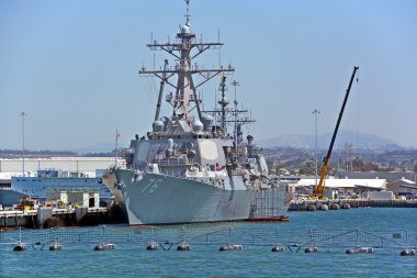 San Diego Ca Usa 04 09 2015: Uss Higgins (Ddg-76), ABD Donanması 'nda görev yapan I. Arleigh Burke sınıfı destroyer. 1999 'da görevlendirildi ve William Higgins' e Amerikan Deniz Kuvvetleri Albayı adını verdi.