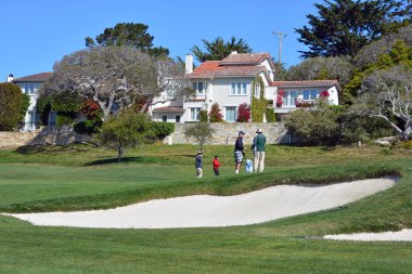Pebble Beach, Kaliforniya 10 Nisan 2015: Monterey, Kaliforniya yakınlarındaki Pebble Beach halk golf sahası, 10 Nisan 2015, Monterey, Kaliforniya, Usa 