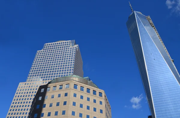 一个世界贸易中心或自由塔在 2013 日在纽约城 新寄新的世贸中心大楼主要建筑物 — 图库照片