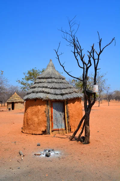 Namibya çölünde eski bir ev 
