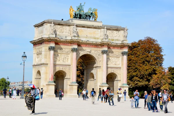 法国巴黎10月17日 2014年10月17日 Arch Triumph Carousel 凯旋门位于巴黎的凯旋门 位于前杜伊勒宫所在地的卡鲁塞尔广场 — 图库照片
