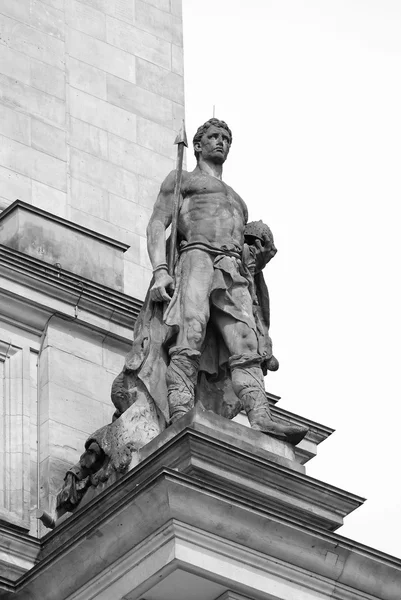 Posąg Króla Tle Nieba — Zdjęcie stockowe
