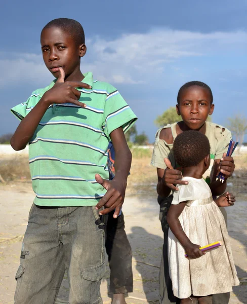 Bangani Namibya 10 Ekim: 10 Ekim 2014 tarihinde Bangani kasabasında yaşayan kimliği belirsiz bir çocuk. Namibya 'da evlerin yaklaşık yüzde 27,6' sı yoksul olarak sınıflandırılıyor 