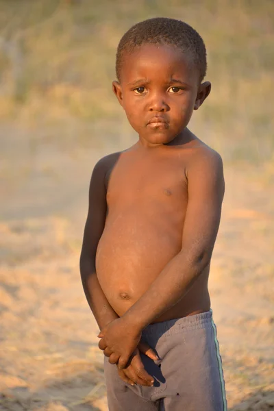 バンガニ ナミビア2014年10月10日 バンガニの町に住む未確認の子供 ナミビアでは約27 の世帯が貧困層に分類されている — ストック写真