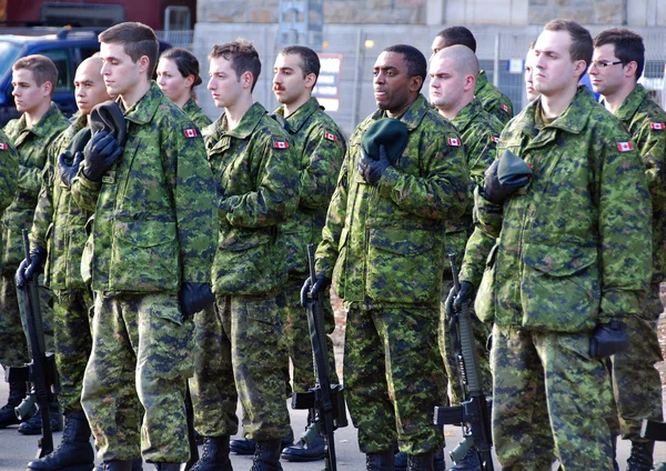 Montreal Canada November Tentara Kanada Yang Berseragam Untuk Memperingati Hari — Stok Foto