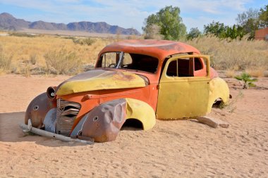 Solitaire, Namibya Sept, 29: Namibya, Namibya 'daki Solitaire Çölü' nde terk edilmiş bir araba. Eylül, 29, 2014. Solitaire, Namib-Naukluft Milli Parkı yakınlarında küçük bir yerleşimci. 