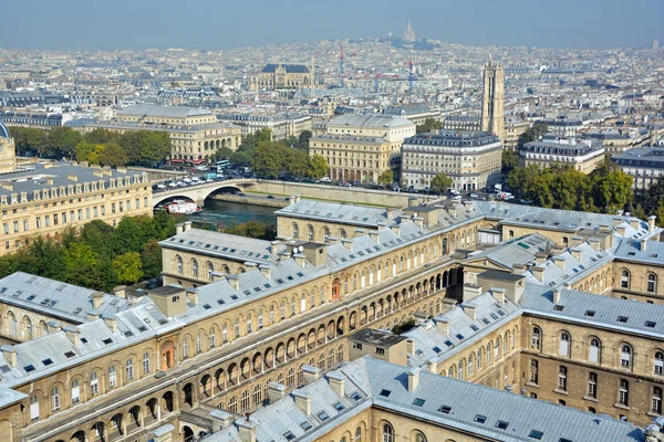 10月16日 巴黎圣母院拥有2 249 975名居民 但其都会区是2014年10月16日欧洲最大的人口中心之一 — 图库照片