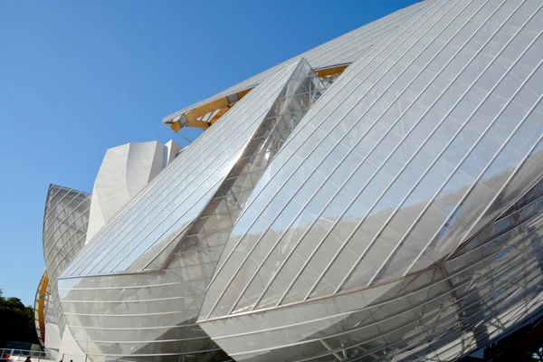 Paris Fransa 19 Ekim: Louis Vuitton Vakfı 2006 yılında kuruldu, bir sanat müzesi ve kültür merkezi. 143 milyon dolarlık müze yakın tarihte 19 Ekim 2014 'te Paris' te tamamlandı.