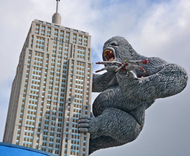 Myrtle Beach South Carolina 29 Haziran 2016: Hollywood Wax Museum Entertainment Center 'daki Empire State binasında dev King Kong