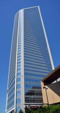 Charlotte Nc Usa 24 Haziran 2016: Charlotte 'daki Duke Enerji Merkezi gökdelendir, Charlotte' taki en büyük binaydı (kare olarak), Charlotte 'taki en yüksek ikinci binaydı.