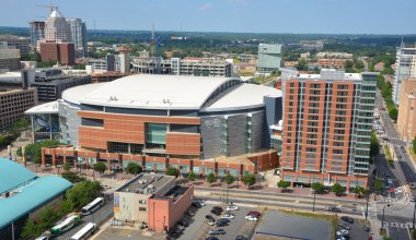 Şehrin büyük modern stadyumu.