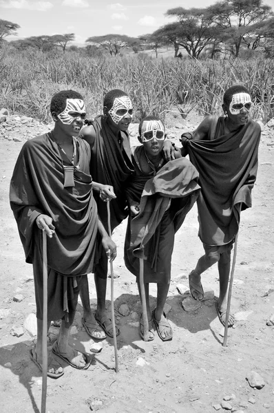 Serengeti Tanzania October Unidentified Young Masai Men Moran Wear Black — Stockfoto