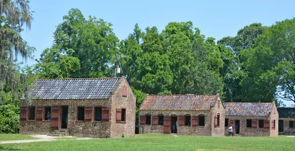チャールストンサウスカロライナ州2016年6月28日 マウント プレザントのブーン ホール プランテーションの奴隷小屋 奴隷の家は洞察力があり ガラ文化の説明は有益です — ストック写真