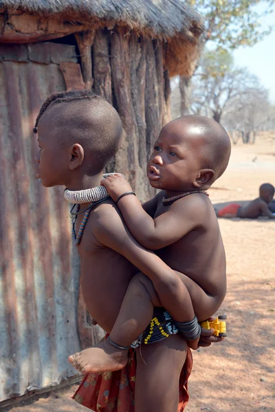 Khorixas Namibia Ottobre 2014 Tribù Himba Bambino Non Identificato Gli — Foto Stock