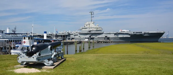 Charleston Usa 2016 Uss Yorktown Является Одним Авианосцев Класса Эссекс — стоковое фото