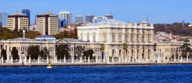 İSTANBUL TURKEY OCT 02: Dolmabahçe Sarayı, 02 Ekim 2013 İstanbul, Türkiye. Dolmabahce Sarayı, Osmanlı İmparatorluğu 'nun 31. Sultanı Abdülmecid I tarafından 1843 ve 1856 yılları arasında inşa edilmiştir..