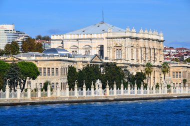 İSTANBUL TURKEY OCT 02: Dolmabahçe Sarayı, 02 Ekim 2013 İstanbul, Türkiye. Dolmabahce Sarayı, Osmanlı İmparatorluğu 'nun 31. Sultanı Abdülmecid I tarafından 1843 ve 1856 yılları arasında inşa edilmiştir..