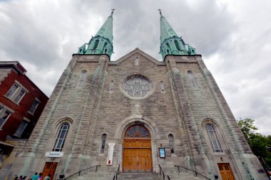 Montreal Quebec Kanada 08 Ağustos 2015: Montreal 'de Henri-Julien ve de Castelnau E' nin köşesindeki Saint Cecile Kilisesi
