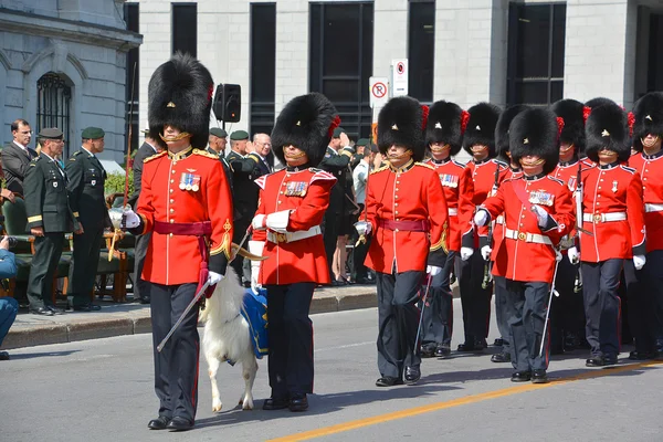 Montreal Kanada Sept Přehlídka Vojáka Royal 22Nd Regiment Hovorově Van — Stock fotografie